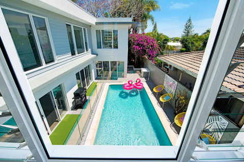 Surfers Paradise Holiday Home Almalfi Drive - Sunshine Coast Tourism 3
