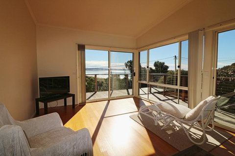 Surfside - Sunshine Coast Tourism 0