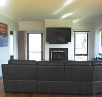 SURFSIDE LAKEVIEWS - FREE WIFI - Sunshine Coast Tourism