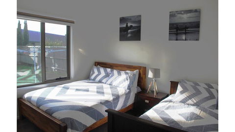 SURFSIDE LAKEVIEWS - FREE WIFI - Sunshine Coast Tourism 2