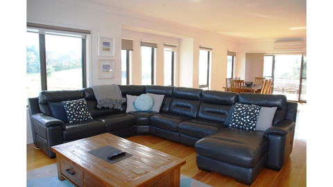 SURFSIDE LAKEVIEWS - FREE WIFI - Sunshine Coast Tourism 3