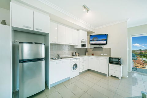 Suttons Beach Apartments - Sunshine Coast Tourism 3