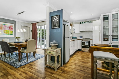 Swanbrook - Holiday Sunshine Coast 1