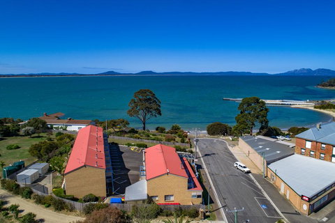 SWANSEA VILLAS - Holiday Sunshine Coast 1