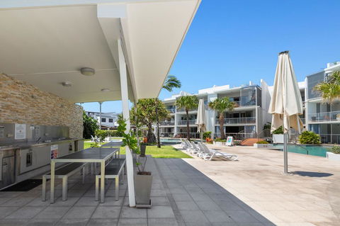 SWIM UP DRIFT APARTMENT 12 South - Sunshine Coast Tourism 1