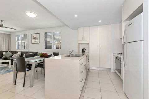 SWIM UP DRIFT APARTMENT 12 South - Sunshine Coast Tourism 2
