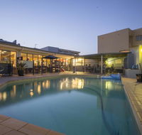 Sydney Beachouse YHA - Holiday Sunshine Coast