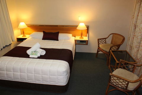 Tabourie Lake Motor Inn - Sunshine Coast Tourism 2
