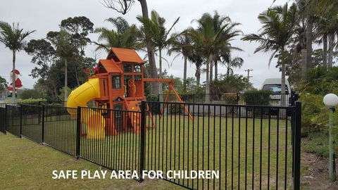 Tabourie Lake Motor Inn - Sunshine Coast Tourism 1