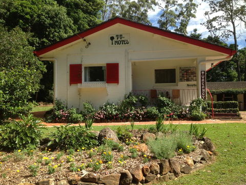 Tall Trees Motel Mountain Retreat - Holiday Sunshine Coast 3