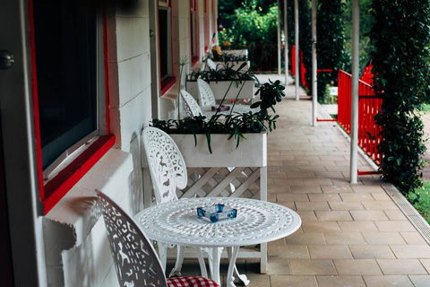 Tall Trees Motel Mountain Retreat - Holiday Sunshine Coast 2