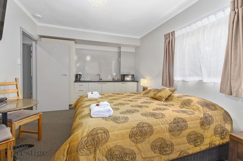 Tall Trees Motel Mountain Retreat - Holiday Sunshine Coast 1