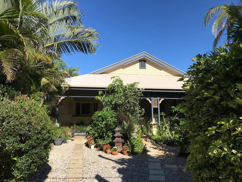 Tallow Beach Motel - Holiday Sunshine Coast 2