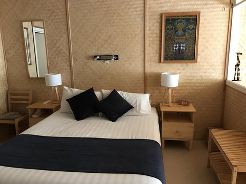 Tallow Beach Motel - Holiday Sunshine Coast 1