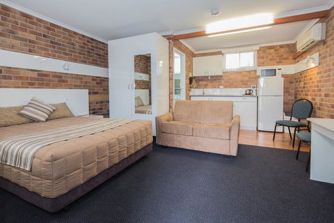 Tally Ho Motor Inn - Sunshine Coast Tourism 0