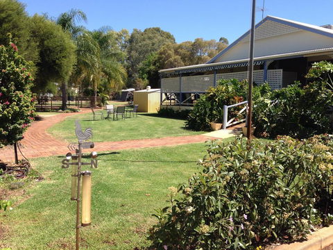 Tambo Mill Motel & Caravan Park - Holiday Sunshine Coast 1