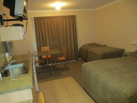 Tambo Mill Motel & Caravan Park - Holiday Sunshine Coast 3