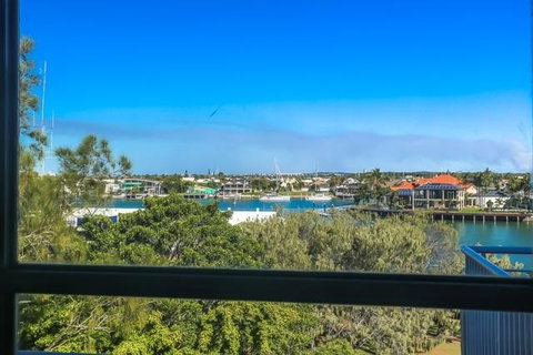 Taranaki Apartment - Holiday Sunshine Coast 1