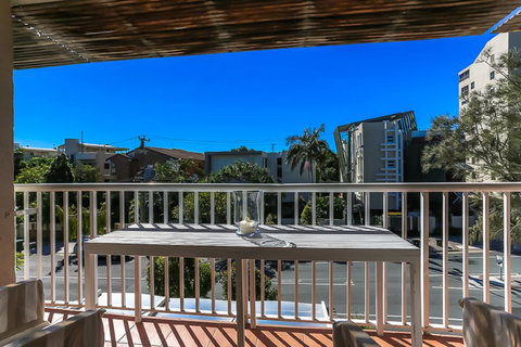 Taranaki Apartment - Holiday Sunshine Coast 0