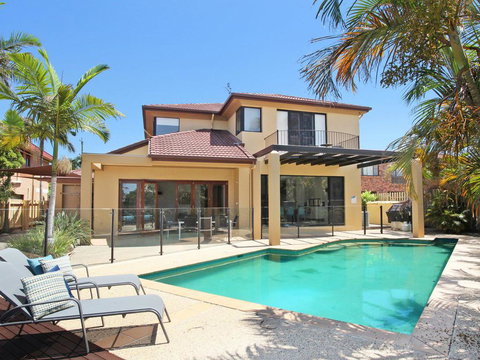 Tarcoola 41 - 5 BDRM Canal Home With Pool - Holiday Sunshine Coast 0