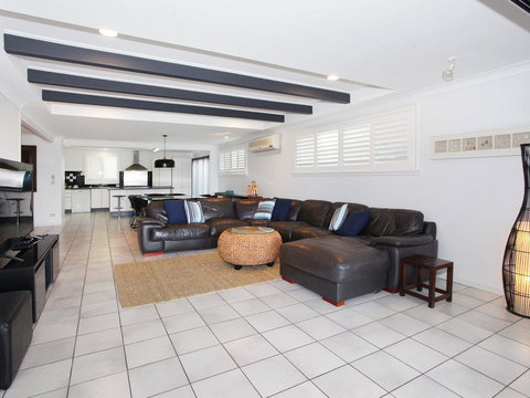 Tarcoola 49 - 4 BDRM Canal Home With Pool - Holiday Sunshine Coast 1