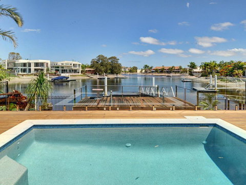 Tarcoola 49 - 4 BDRM Canal Home With Pool - Holiday Sunshine Coast 3
