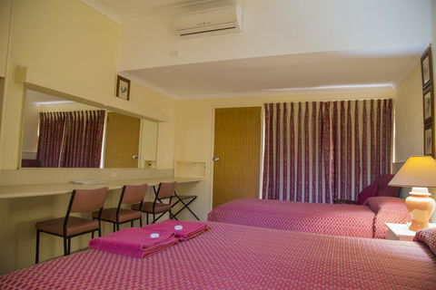 Tarra Motel - Sunshine Coast Tourism 3