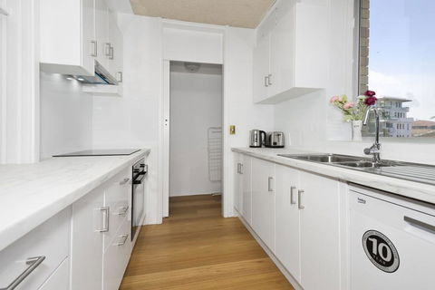 Tasman Towers - Unit 13 - Sunshine Coast Tourism 2