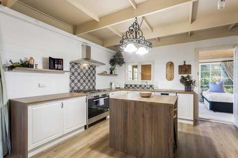 Tasmania Frankford Road - Holiday Sunshine Coast 1