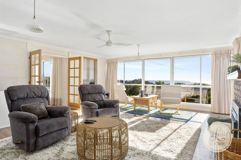 TASSIE SEASIDE SERENITY - L'Abode Accommodation - Sunshine Coast Tourism 0