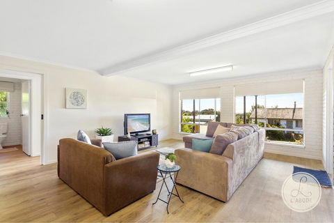 TASSIE SEASIDE SERENITY - L'Abode Accommodation - Sunshine Coast Tourism 1