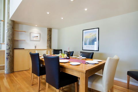 Tathra Beach House Holiday Apartments - Sunshine Coast Tourism 2