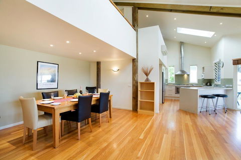 Tathra Beach House Holiday Apartments - Sunshine Coast Tourism 1