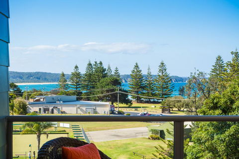 Tathra Beachbreak - Sunshine Coast Tourism 2