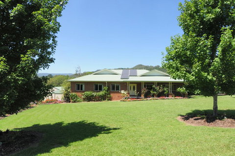Tatiara - Spacious Family Friendly Home! - Holiday Sunshine Coast 1