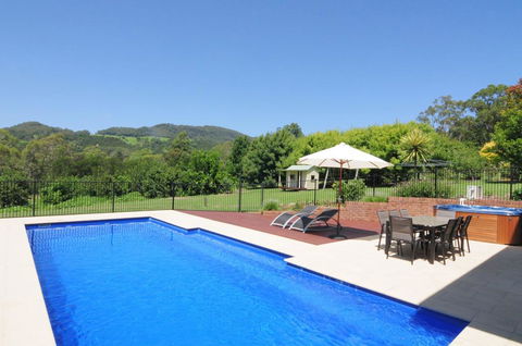 Tatiara - Spacious Family Friendly Home! - Holiday Sunshine Coast 0