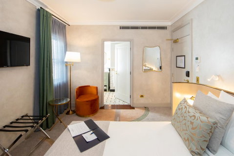 Tattersalls Hotel - Sunshine Coast Tourism 1