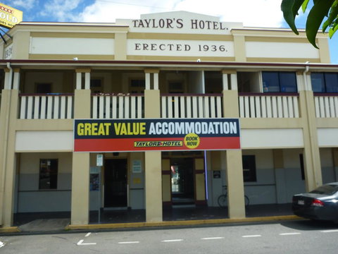 Taylors Hotel - Holiday Sunshine Coast 0