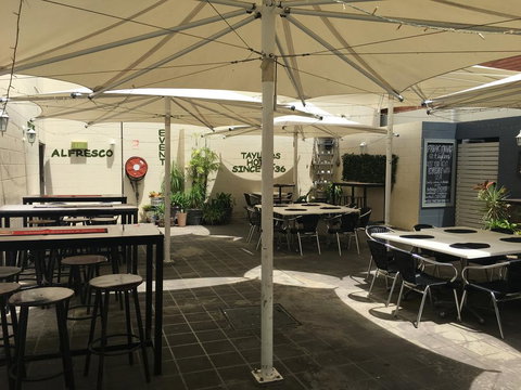 Taylors Hotel - Holiday Sunshine Coast 1