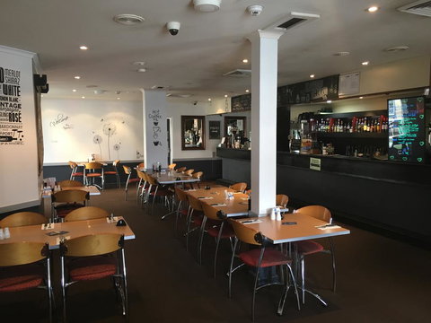 Taylors Hotel - Holiday Sunshine Coast 2