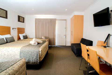 Tea House Motor Inn - Sunshine Coast Tourism 1