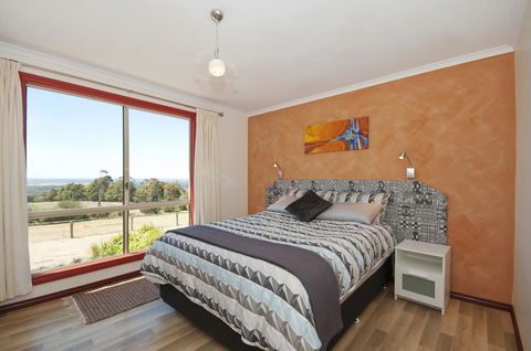 Tennessee Hill Cottage - Sunshine Coast Tourism 1