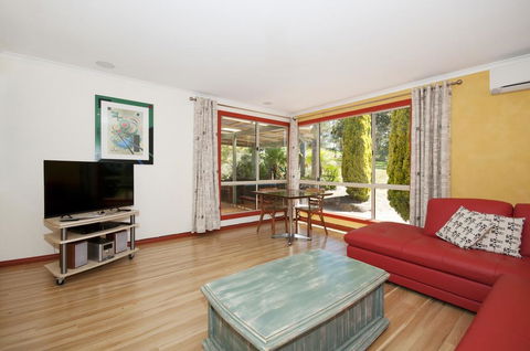 Tennessee Hill Cottage - Sunshine Coast Tourism 3