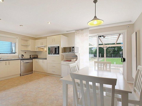 That Pink House! - Comfortable Home Away From Home - Sunshine Coast Tourism 3