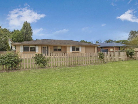 That Pink House! - Comfortable Home Away From Home - Sunshine Coast Tourism 0