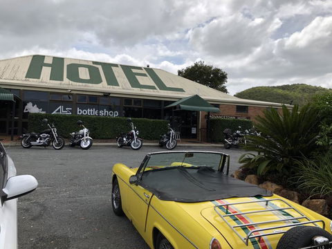The Advancetown Hotel - Sunshine Coast Tourism 1