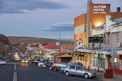The Alpine Hotel - Sunshine Coast Tourism 1