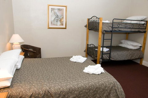 The Alpine Hotel - Sunshine Coast Tourism 2