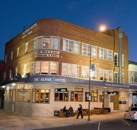 The Alpine Hotel - Holiday Sunshine Coast