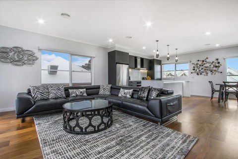 The Apartment, Metung - Sunshine Coast Tourism 0